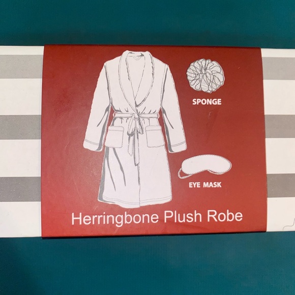 Ladies 3 Piece Bathrobe Gift Set [Plush Robe, Sponge, Eye Mask] - Picture 3 of 3